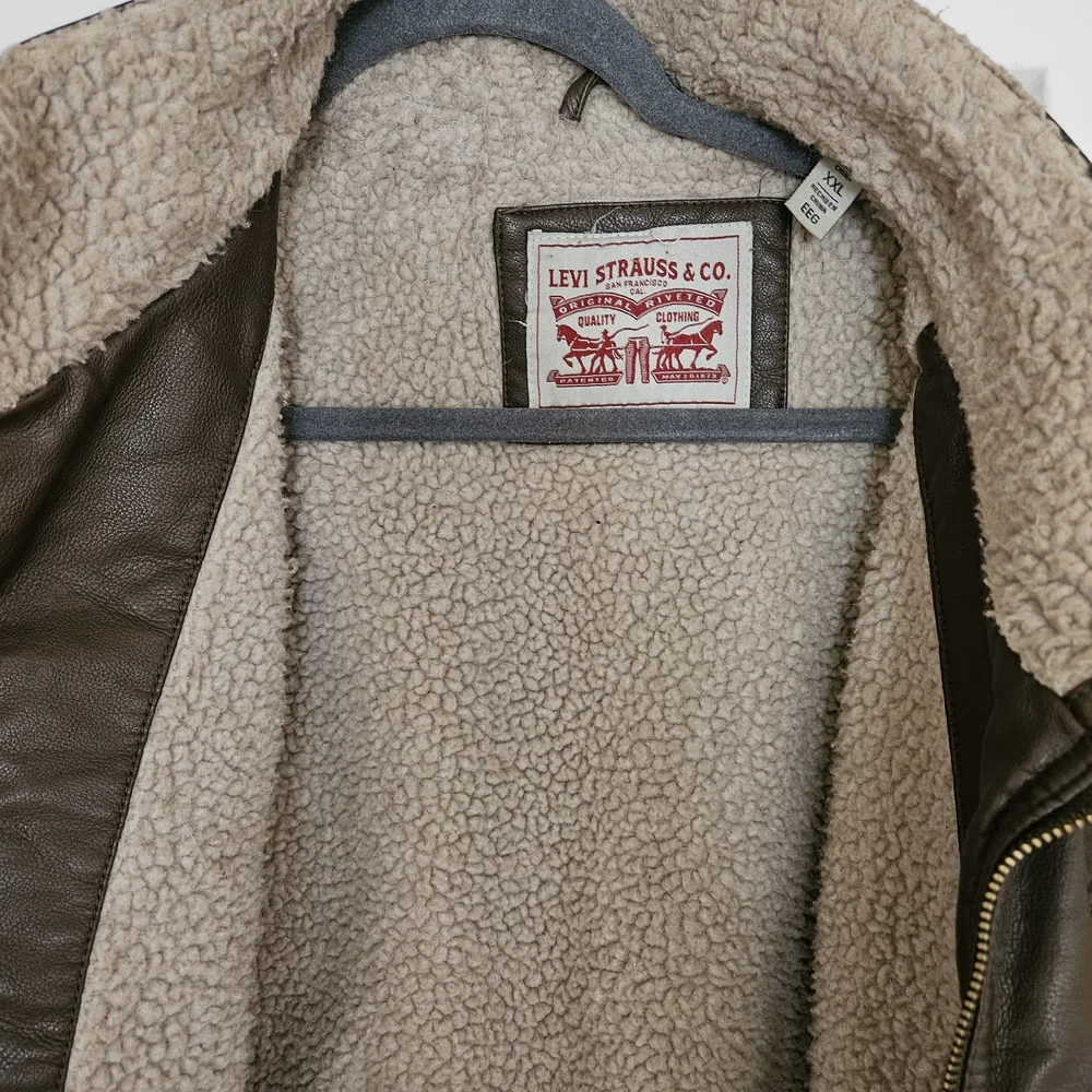 Levi's Men's Brown Faux-Leather Sherpa Lined Jacket - Picture 3 of 13